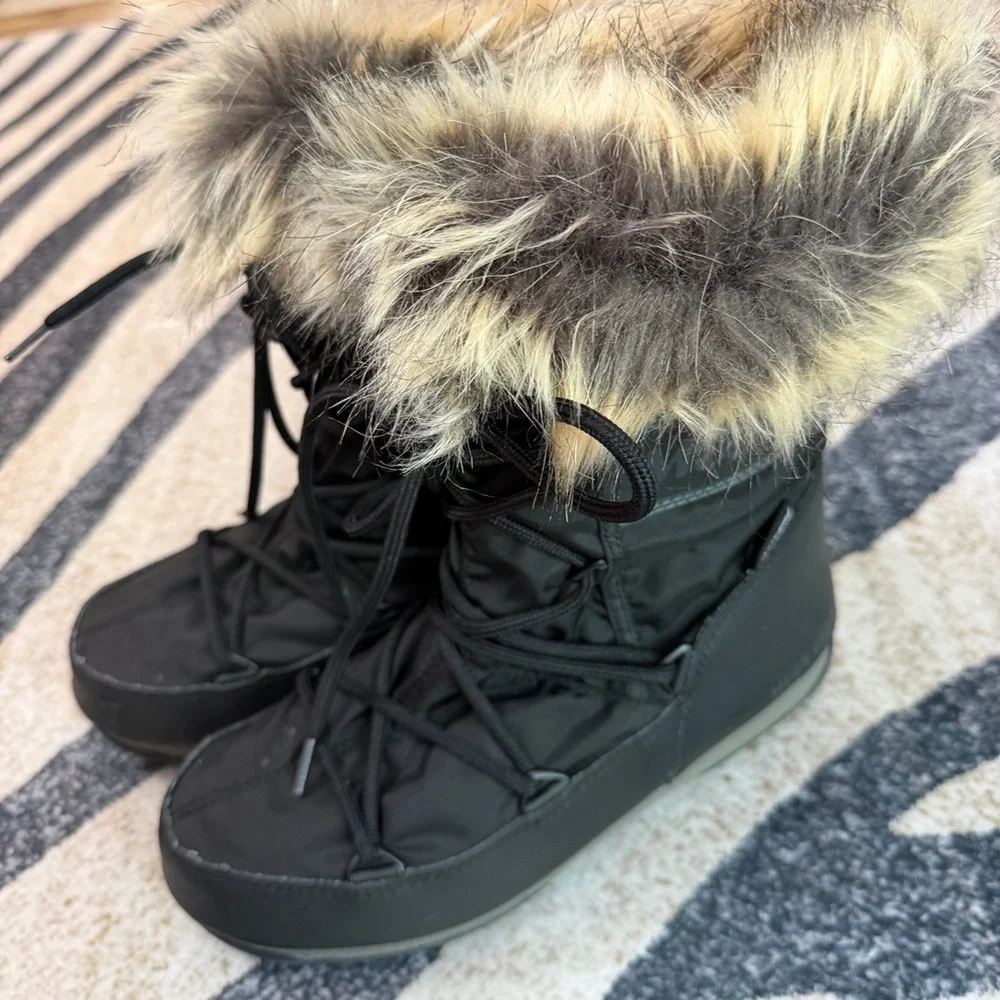 Moon Boot Monaco Low WP 2 Waterproof Black Faux Fur Lined Boots Excellent